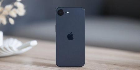 Мобильные телефоны Apple iPhone 16e 128GB (черный) [MD1Q4HN/A]