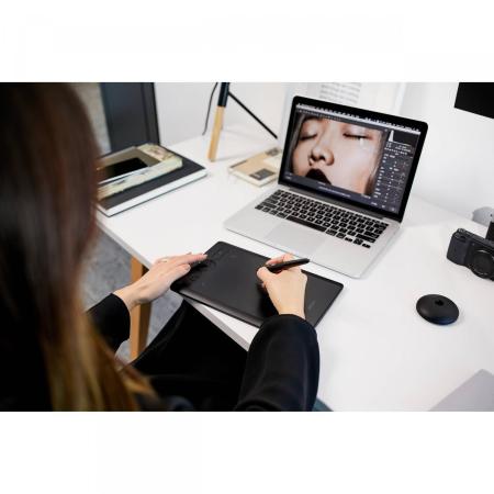 Графические планшеты Wacom Intuos Pro Small PTH460K0B [PTH460K0B]