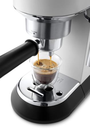 Кофеварки и кофемашины DeLonghi Dedica EC 685.W [EC 685.W]