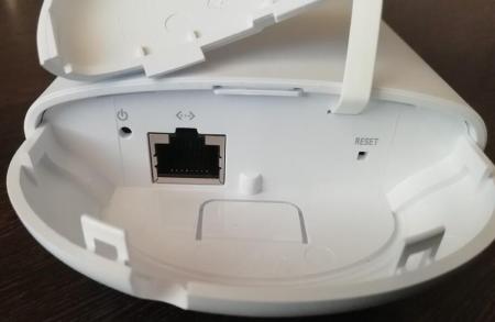 Беспроводные точки доступа и усилители Wi-Fi Ubiquiti NanoStation Loco 5AC [NS-5ACL, Loco5AC]